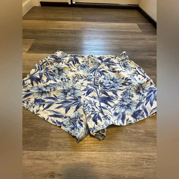 H&M Women’s Blue and Cream Linen Blend Hawaiian Floral Flowy Shorts Size XL - Picture 9 of 9